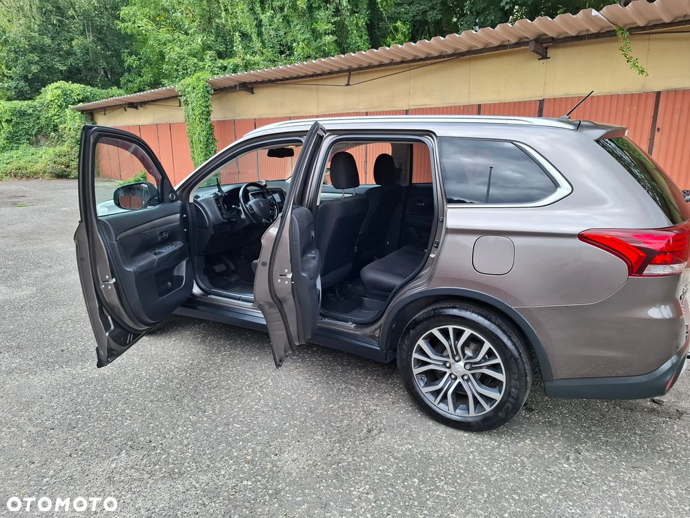 Mitsubishi Outlander 2.2 DID Instyle Navi 4WD - 13