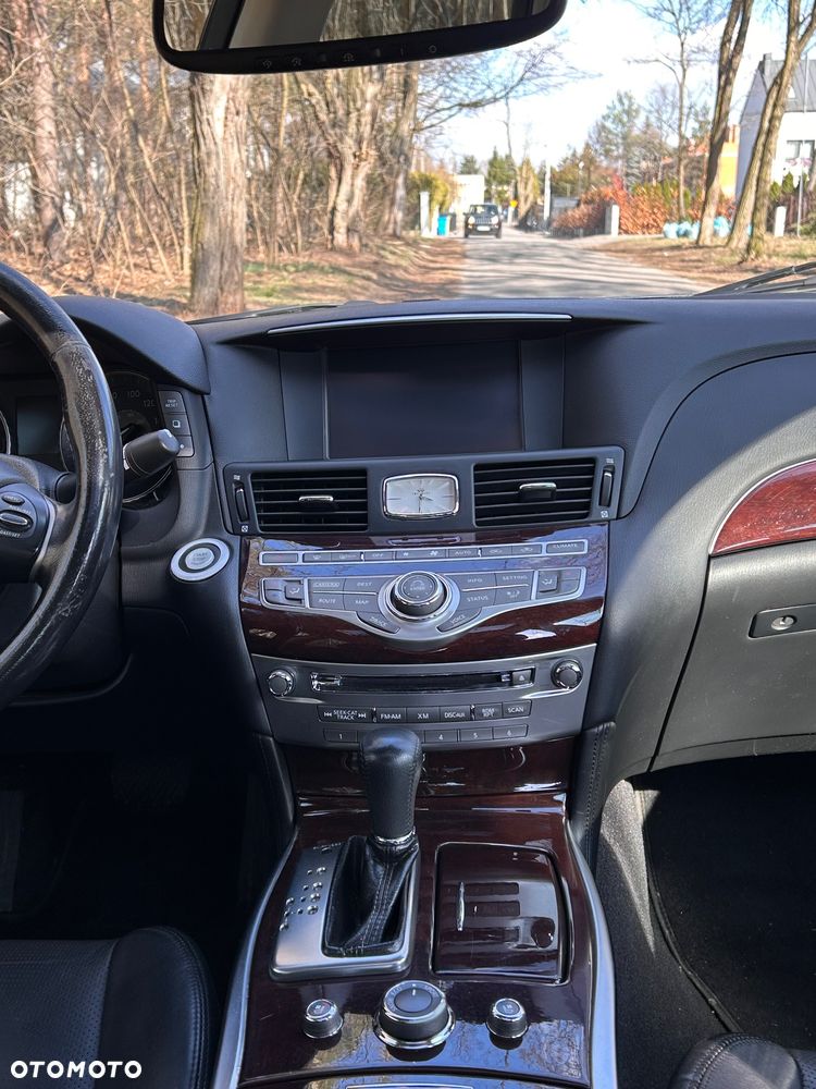 Infiniti Q70 - 12