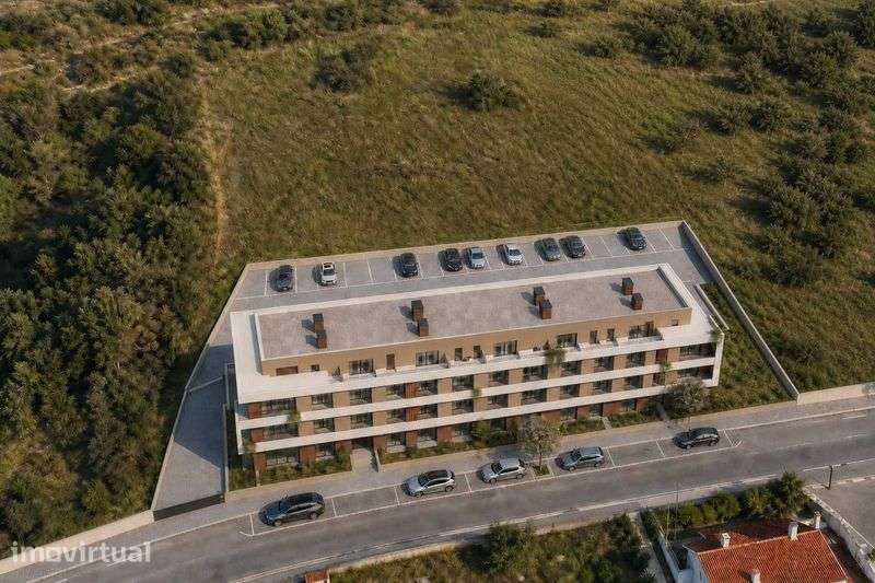 Terreno com projeto aprovado: 16 apartamentos e vistas sobre Pombal - Grande imagem: 2/10