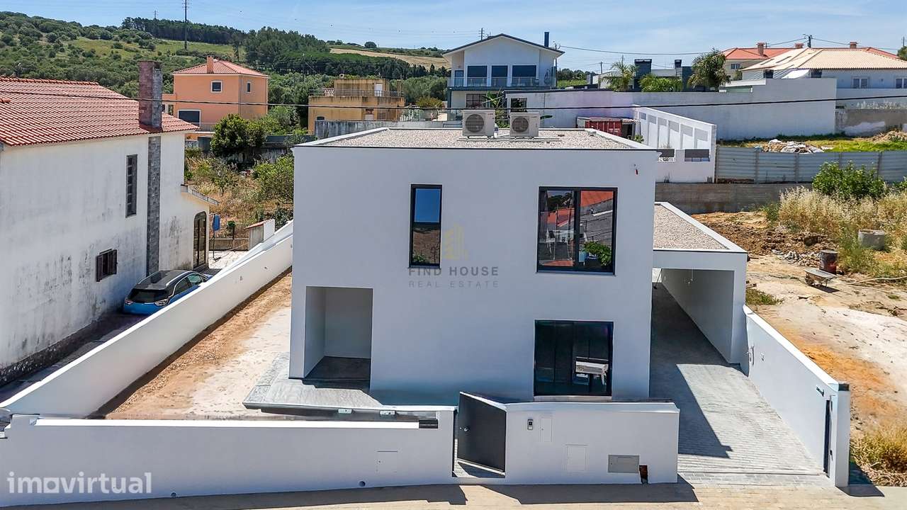 Vende-se Moradia Isolada T4 com garagem, piscina e jardim em Albarraqu - Grande imagem: 2/55