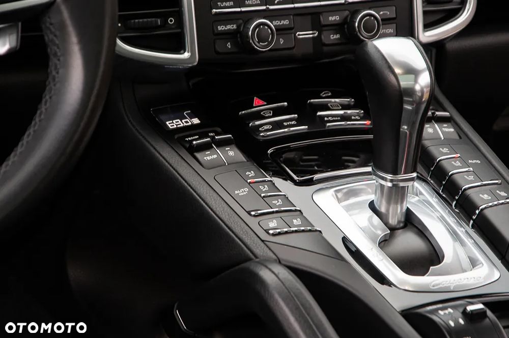 Porsche Cayenne - 12