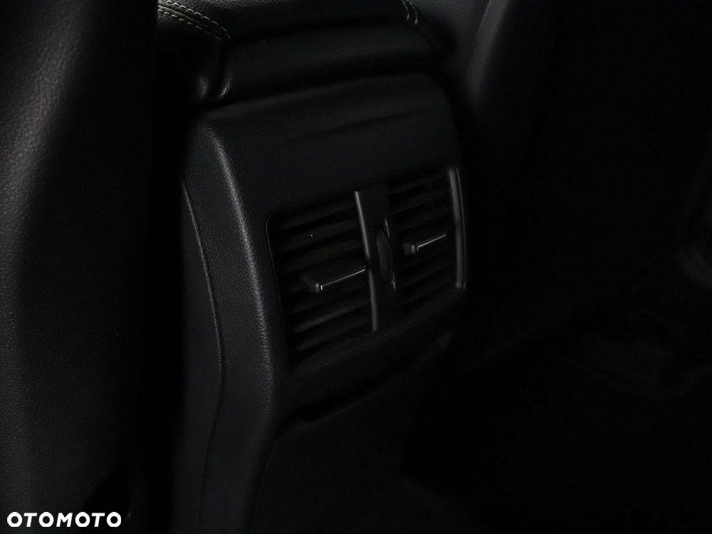 Mercedes-Benz CLA 220 4Matic 7G-DCT AMG Line - 38