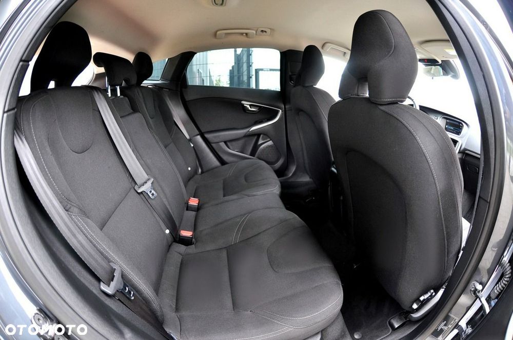 Volvo V40 D2 Momentum - 18