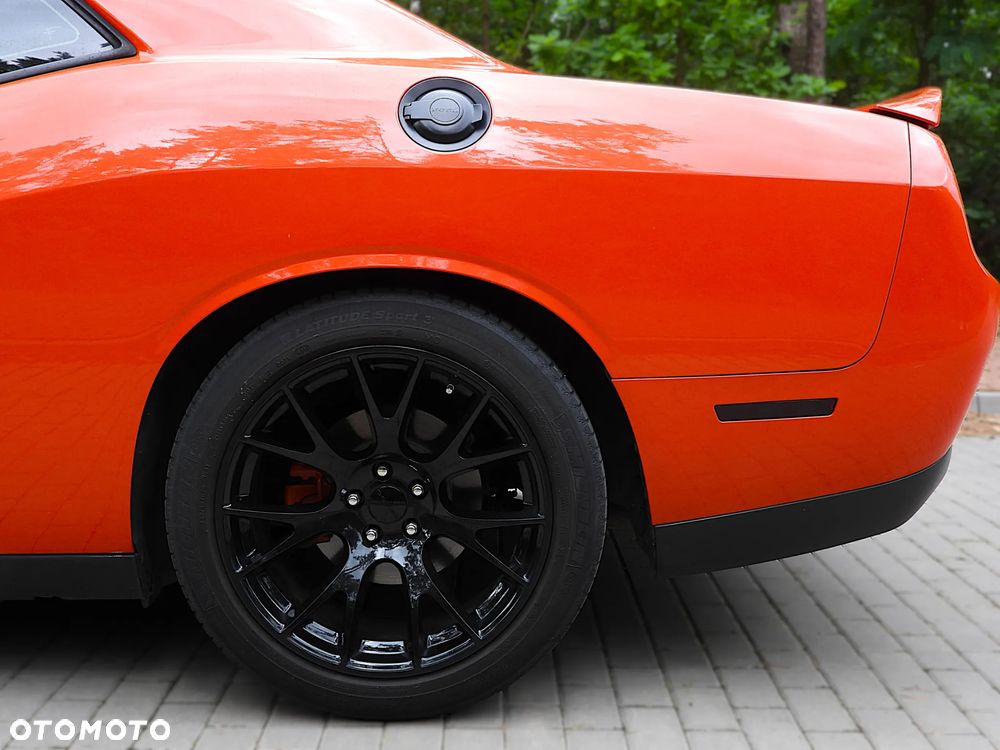 Dodge Challenger - 11