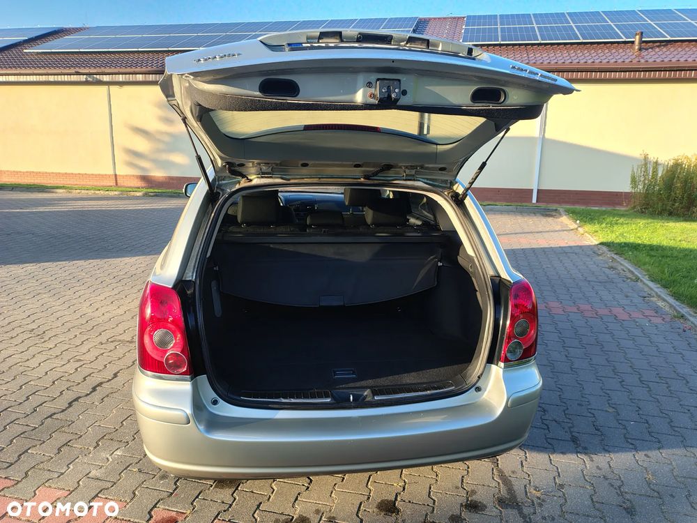 Toyota Avensis - 9