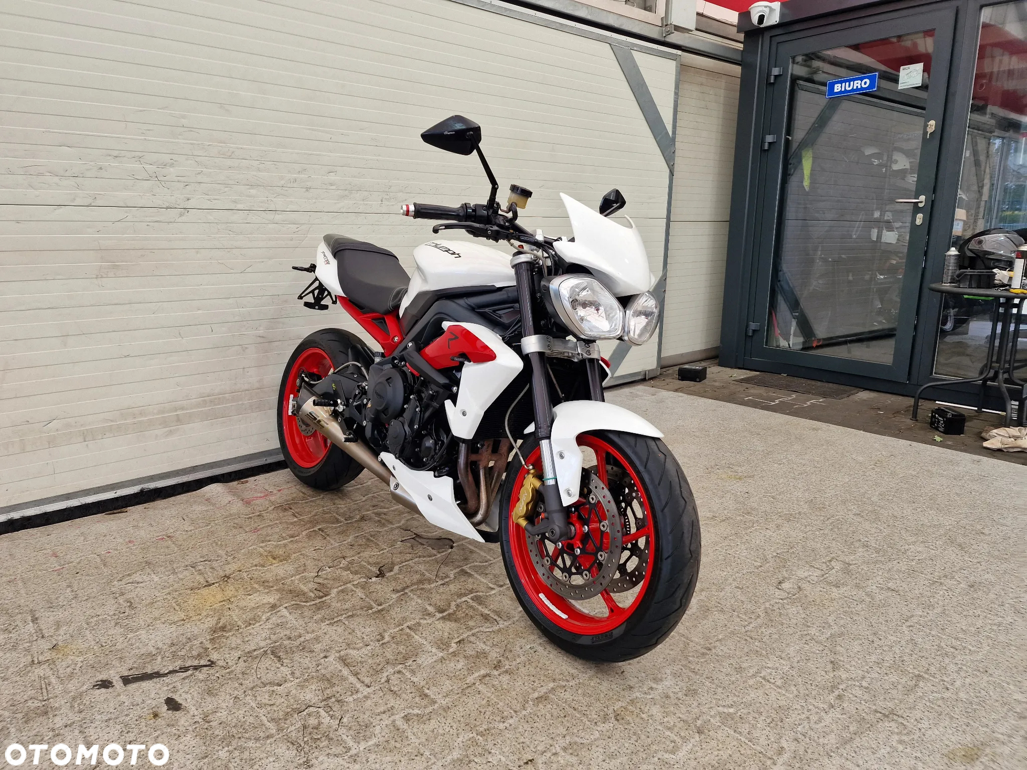 Triumph Street Triple - 16