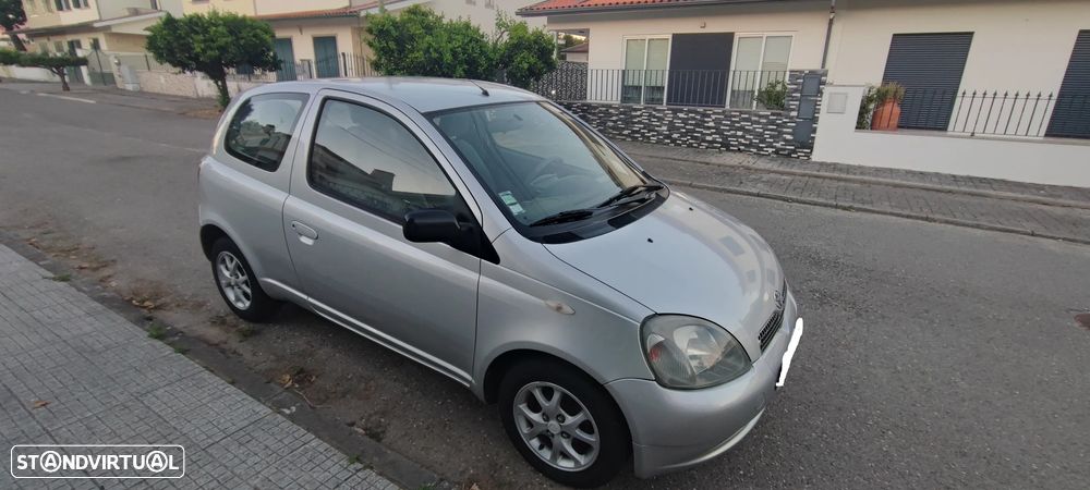 Toyota Yaris 1.0 Sol ABS - 4