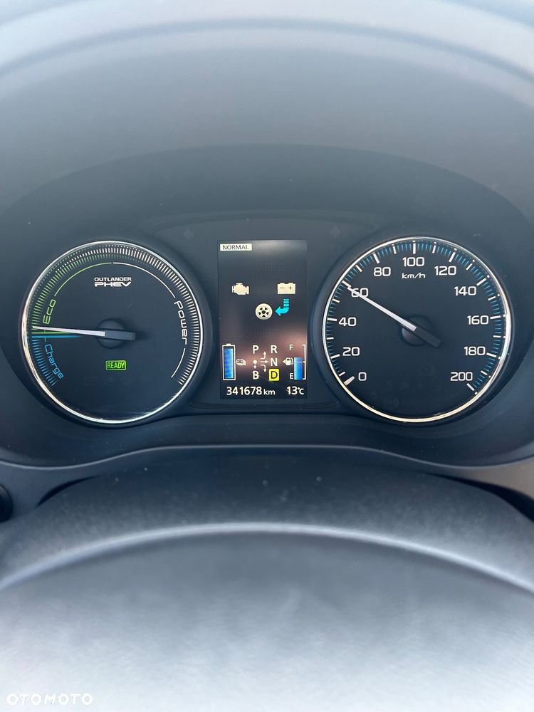 Mitsubishi Outlander Instyle NAVI + - 15