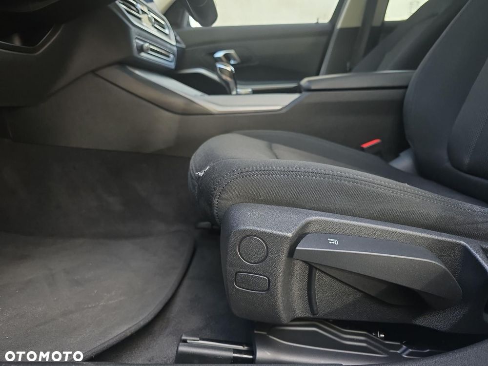BMW Seria 3 318d - 12