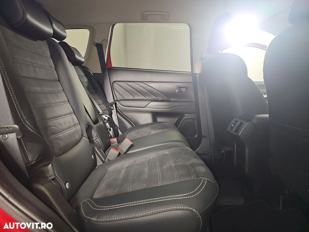 Mitsubishi Outlander - 13
