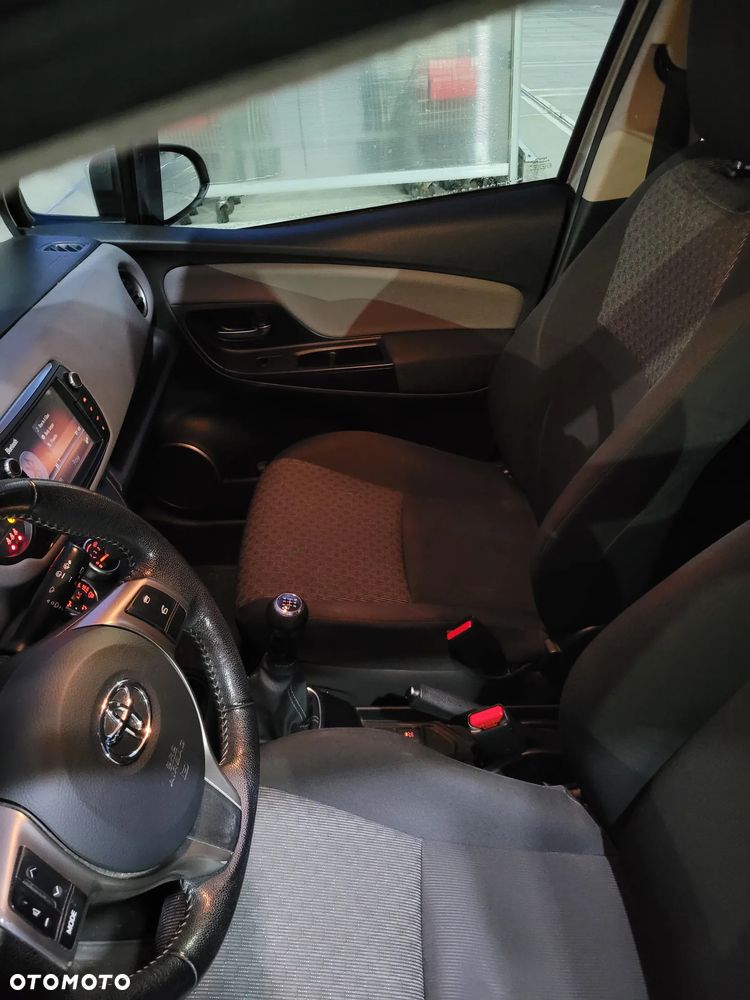 Toyota Yaris 1.33 Premium - 10