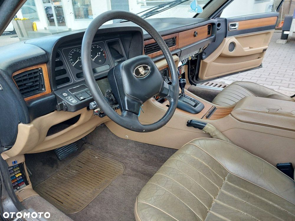 Jaguar XJ - 12