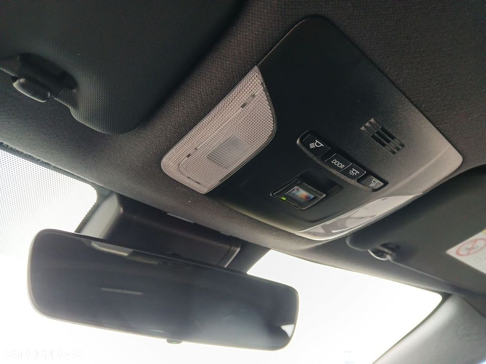 Toyota Corolla 1.8 Hybrid GPF Executive - 38