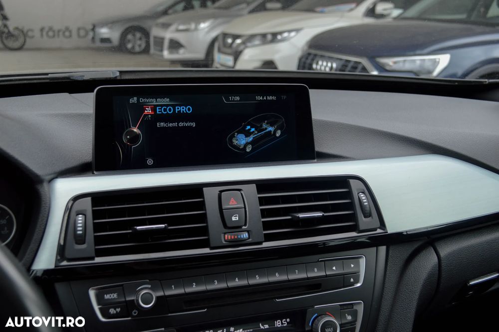 BMW Seria 3 320d Aut. M Sport - 23