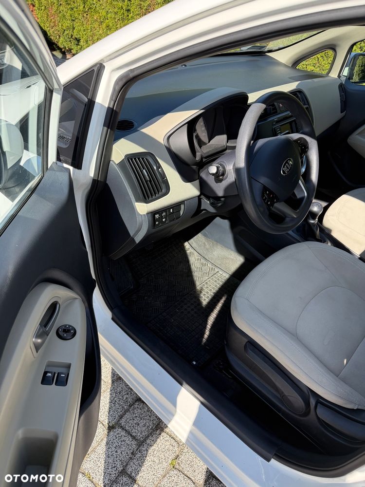 Kia Rio - 11