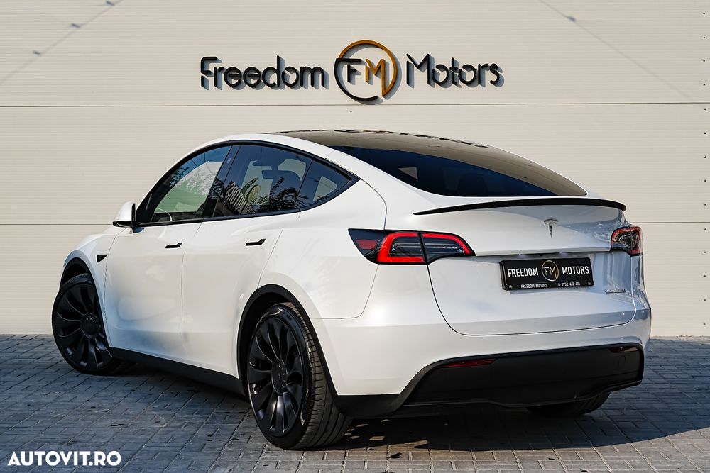 Tesla Model Y - 6
