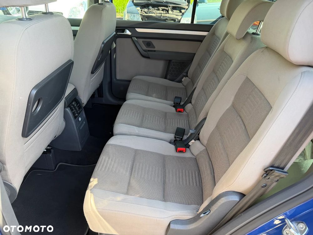 Volkswagen Touran 2.0 TDI DPF BlueMotion Technology DSG STYLE - 10