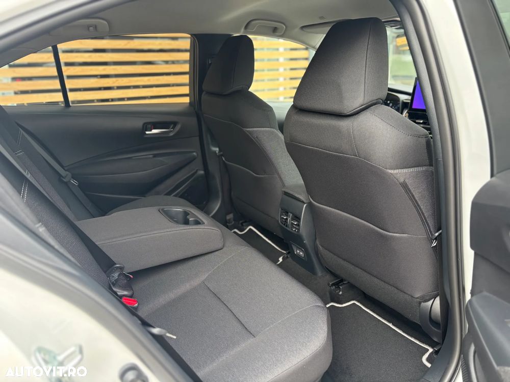 Toyota Corolla Sedan 1.8 HSD Dynamic - 10