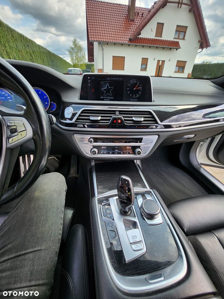 BMW Seria 7 740d xDrive - 33