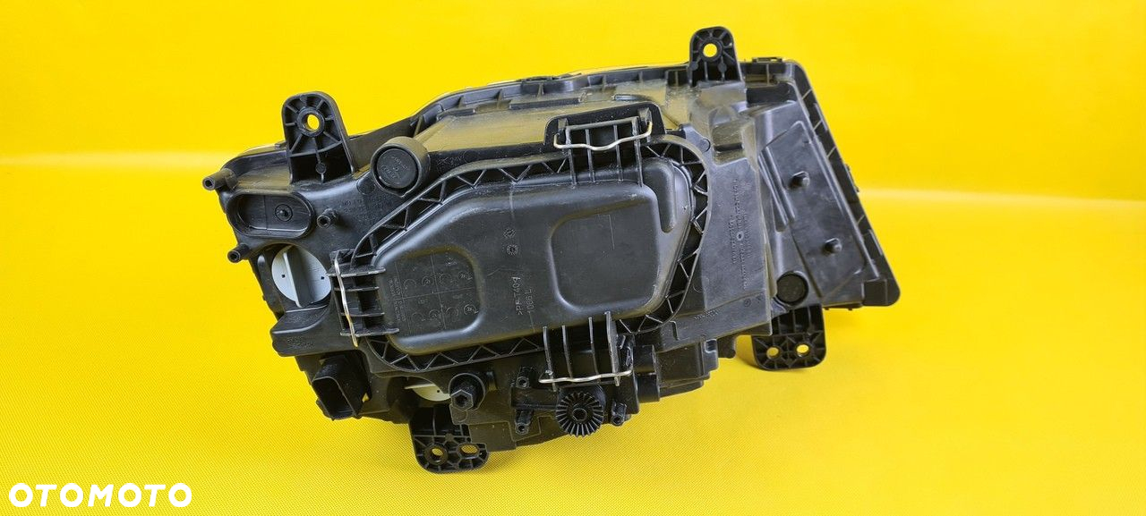 LAMPA REFLEKTOR MAN RV M LWR LEWY 81.25101-6731 - 3