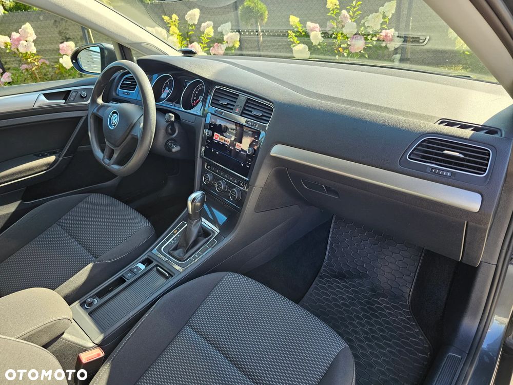 Volkswagen Golf - 38
