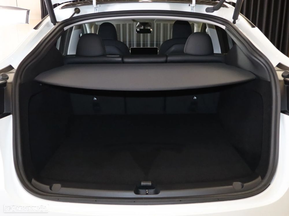 Tesla Model Y Long Range Dual Motor AWD - 13