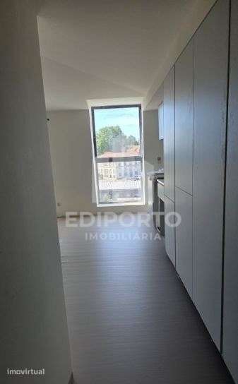 Apartamento T1 no coração do Porto próximo ao metro Heroísmo - Grande imagem: 2/16