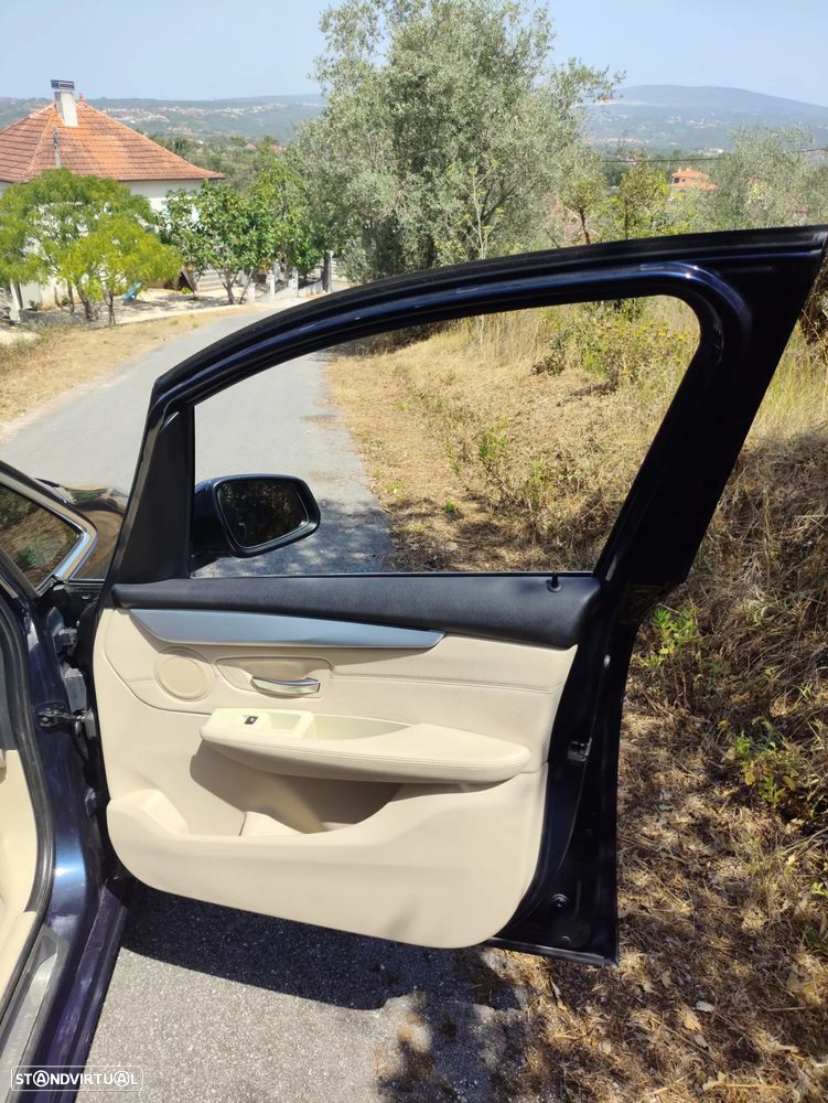 BMW 218 Active Tourer d Line Luxury - 25