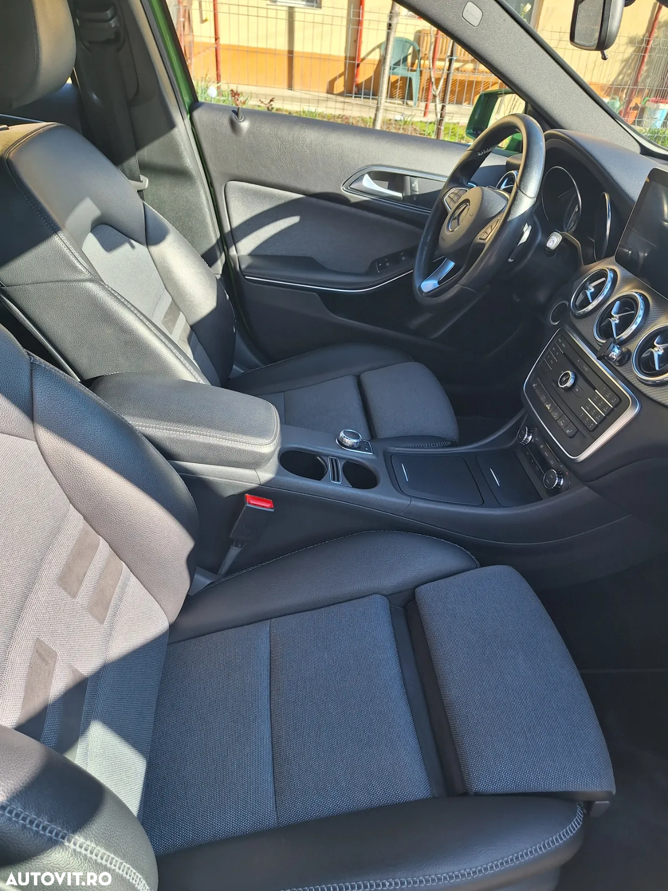 Mercedes-Benz GLA - 12