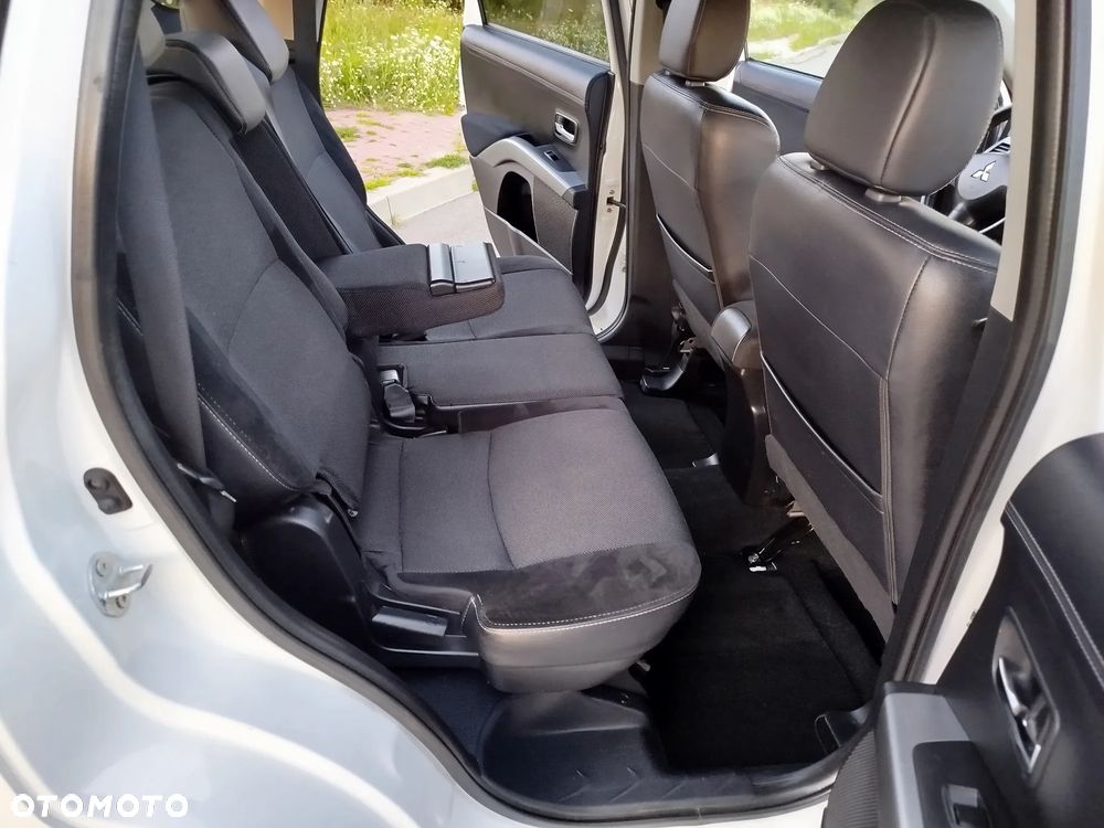 Mitsubishi Outlander 2.2 DI-D 4WD Invite - 17