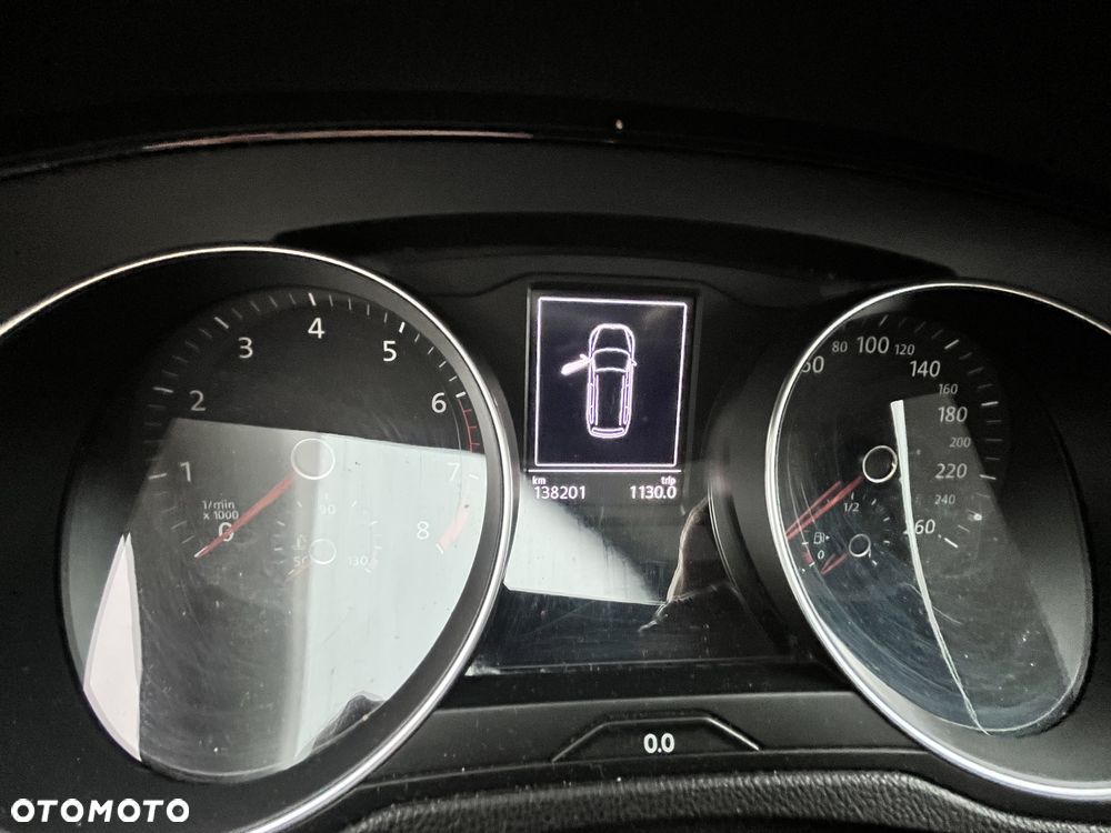 Volkswagen Passat - 4