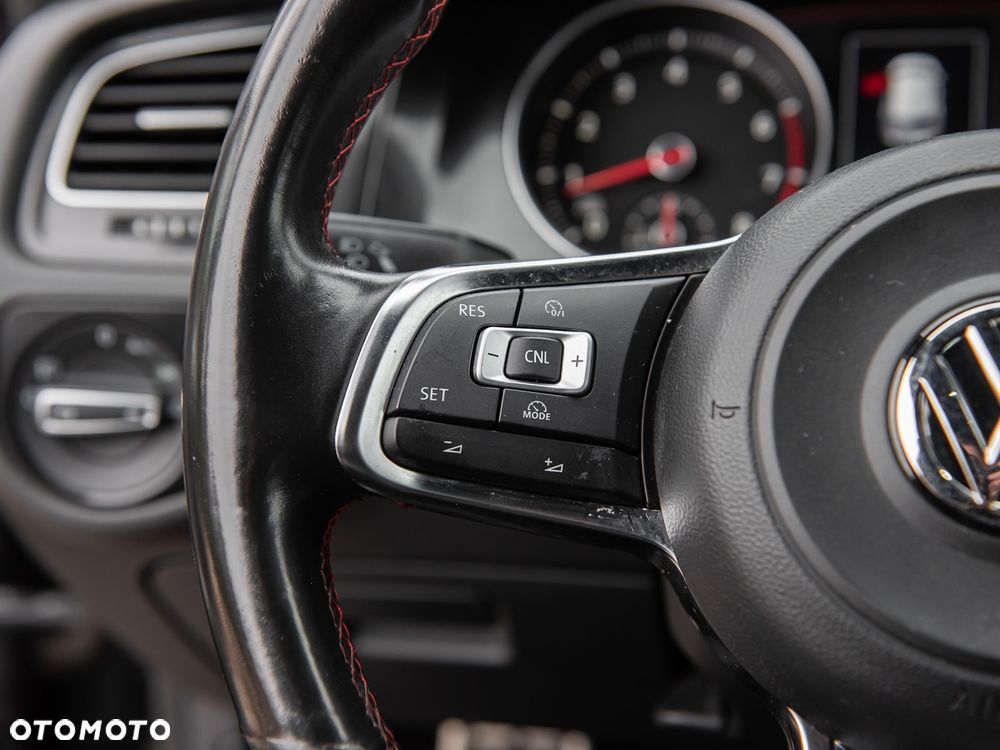 Volkswagen Golf - 27