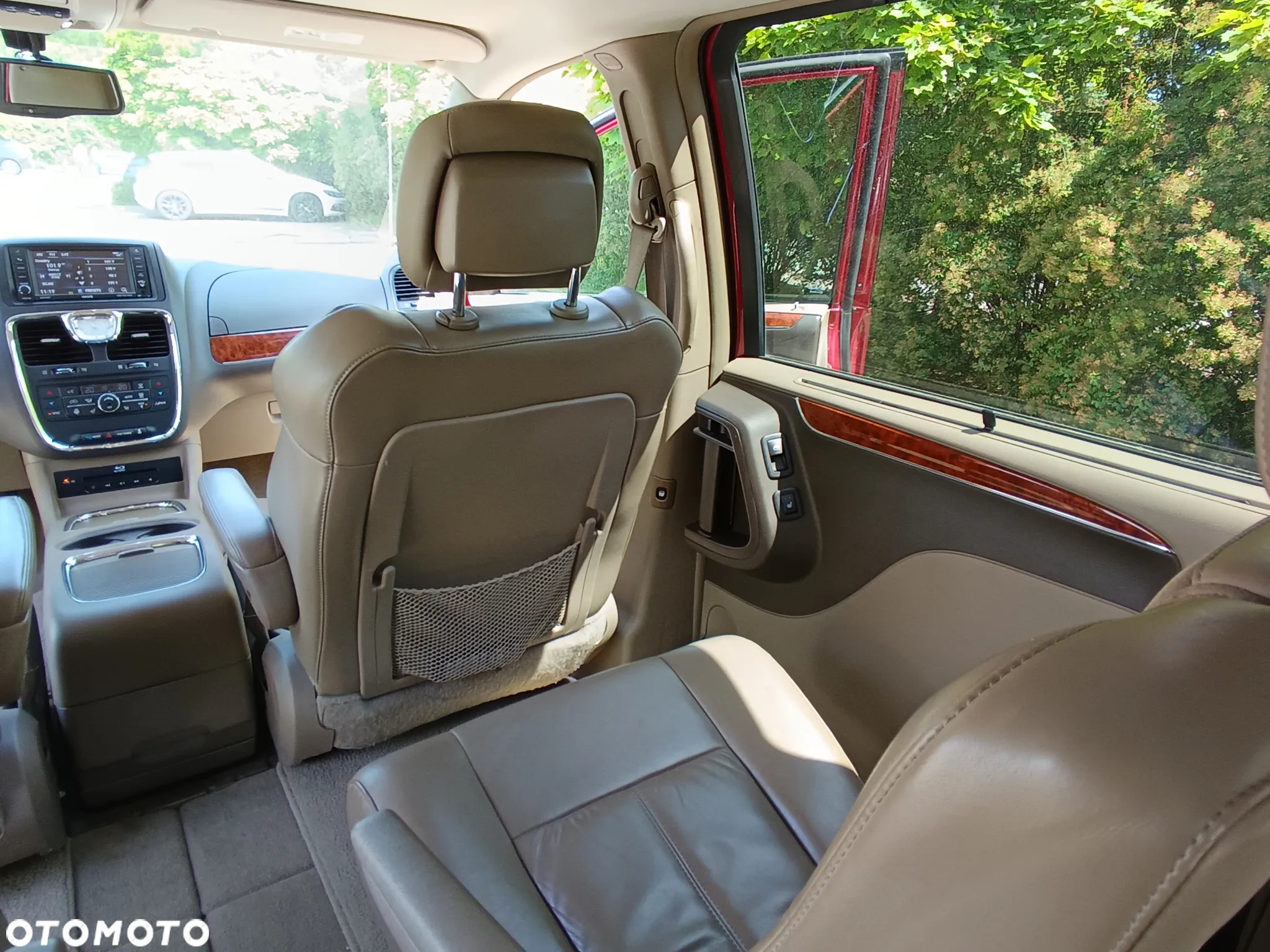 Chrysler Town & Country 3.6 Limited - 11