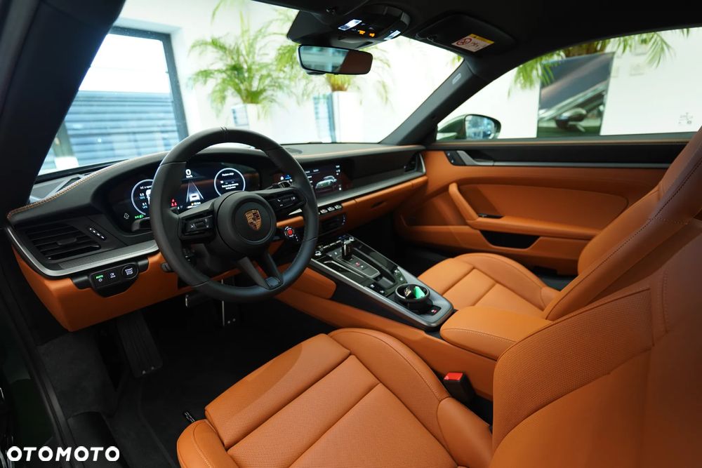 Porsche 911 Carrera - 8