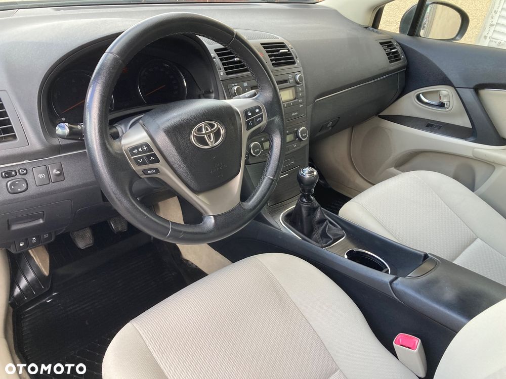 Toyota Avensis 2.0 Sol plus - 8