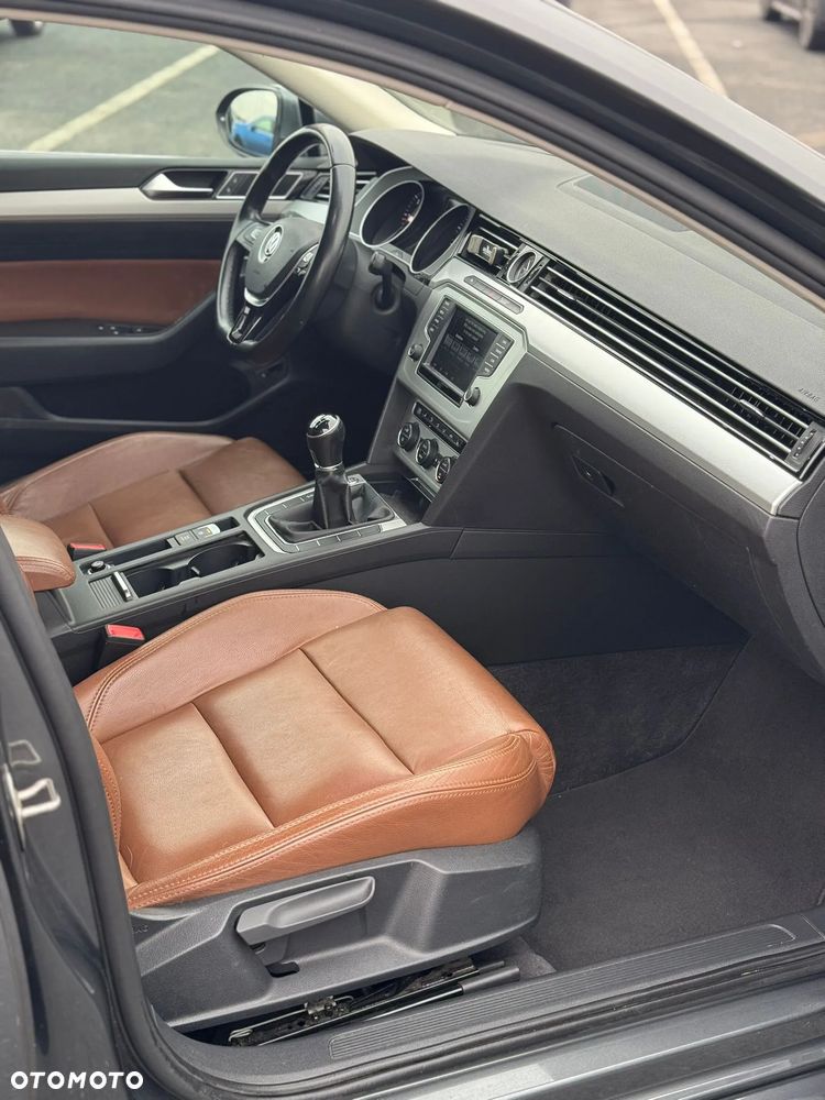 Volkswagen Passat 2.0 TDI (BlueMotion Technology) Highline - 19