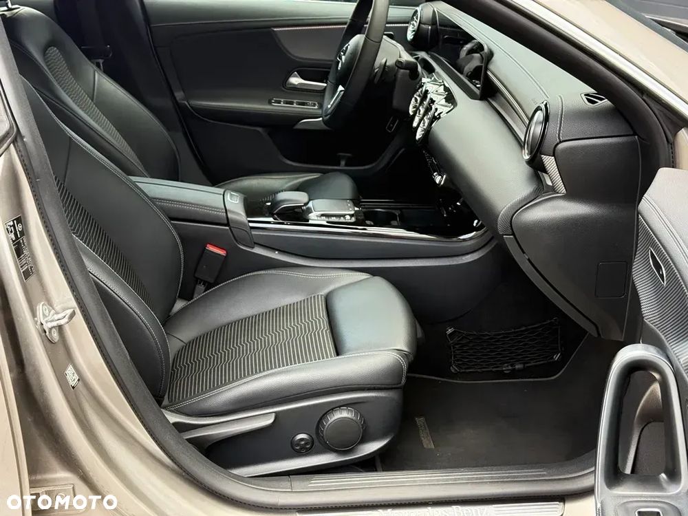Mercedes-Benz CLA 200 d Shooting Brake 8G-DCT Progressive - 30