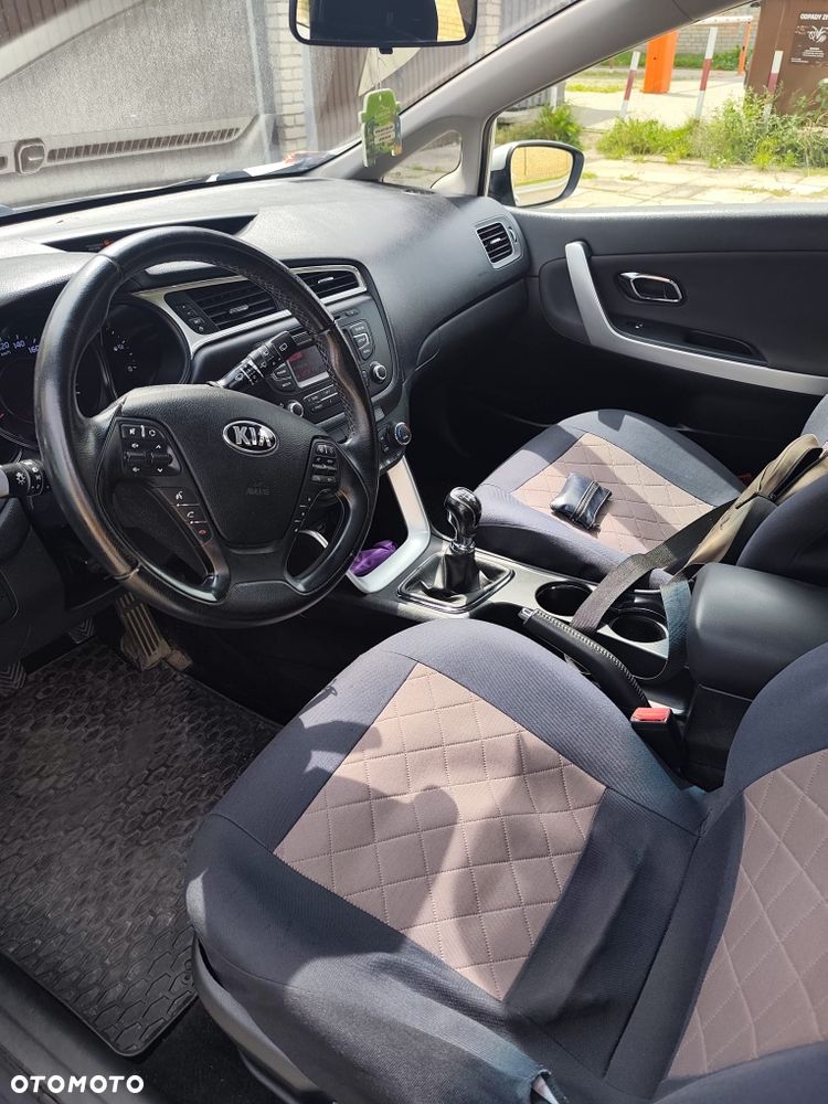 Kia Ceed - 8