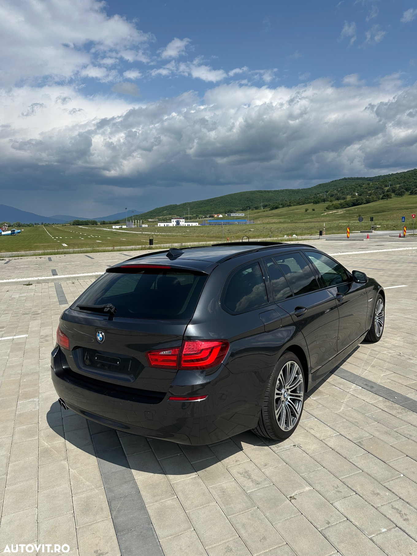 BMW Seria 5 520d Touring Aut. Modern Line - 2