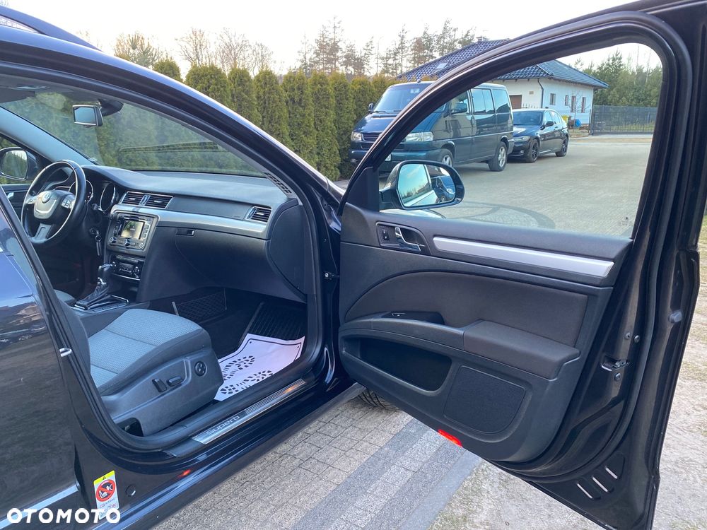 Skoda Superb 2.0 TDI DSG Elegance - 37