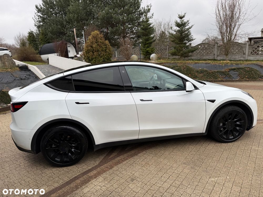 Tesla Model Y Long Range AWD - 16