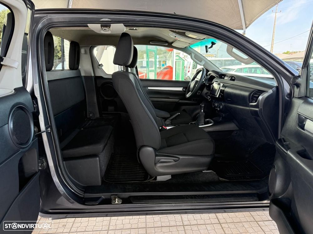 Toyota Hilux - 22
