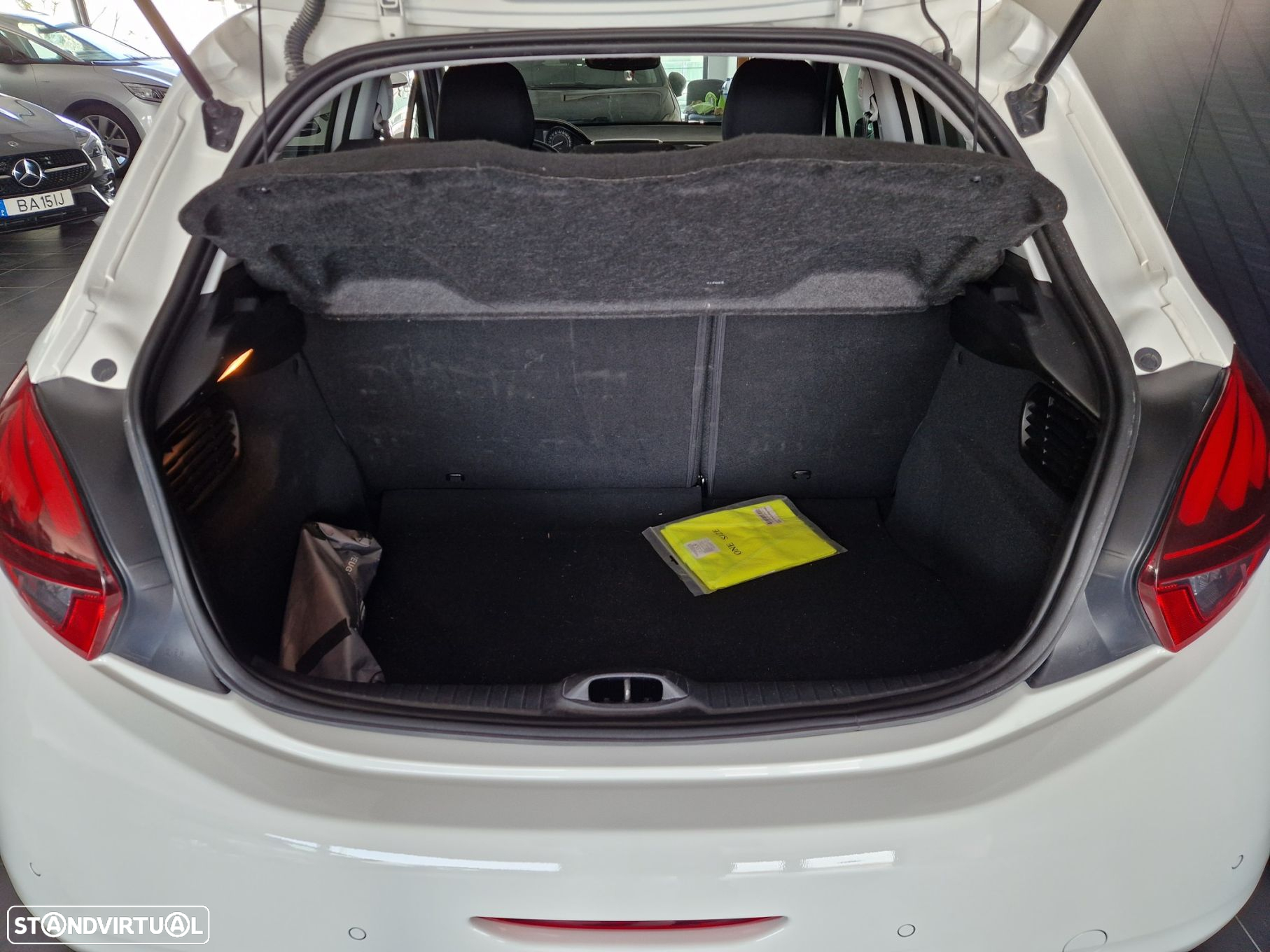 Peugeot 208 1.2 PureTech Style - 9
