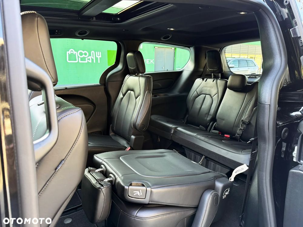 Chrysler Pacifica - 12