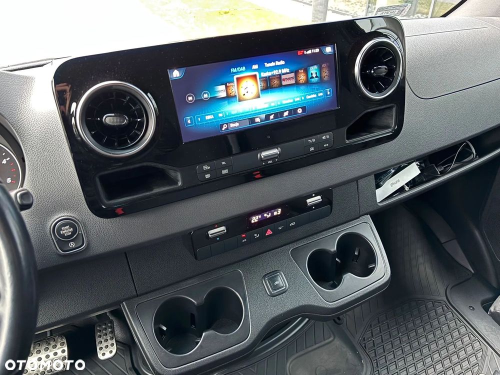Mercedes-Benz Sprinter - 20