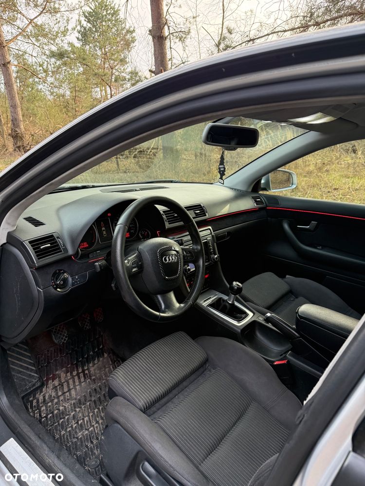 Audi A4 Limousine - 10