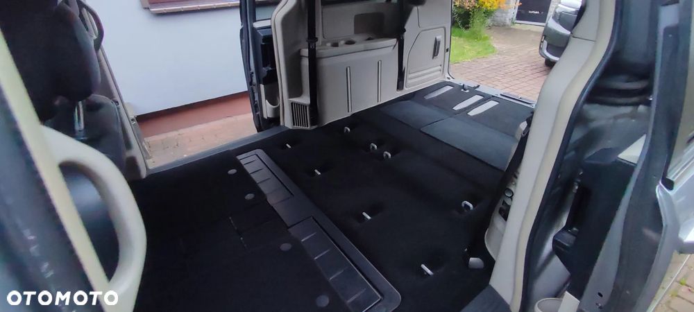 Chrysler Town & Country 3.6 Touring - 12