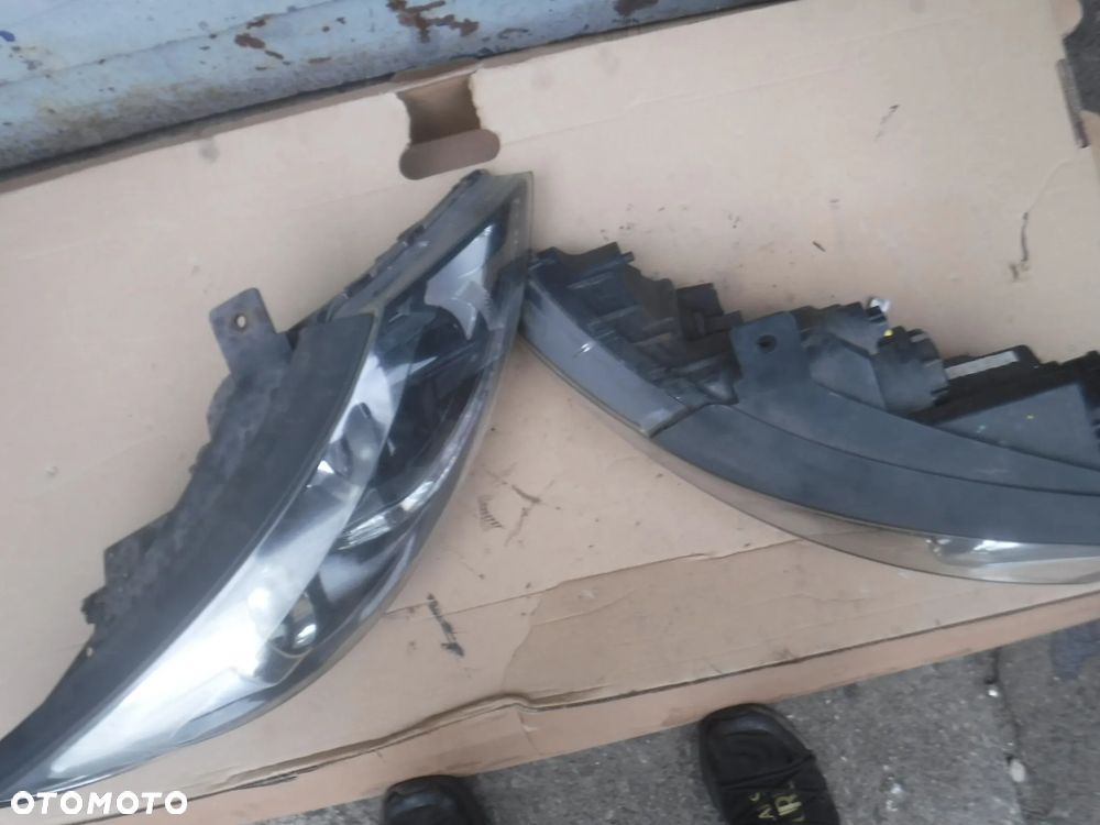 Kia Sportage III  lampa przod LED zwykla prawa orginal stan bdb - 4