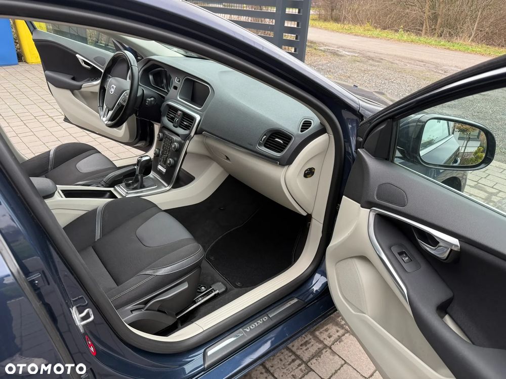 Volvo V40 D4 Drive-E Momentum - 15