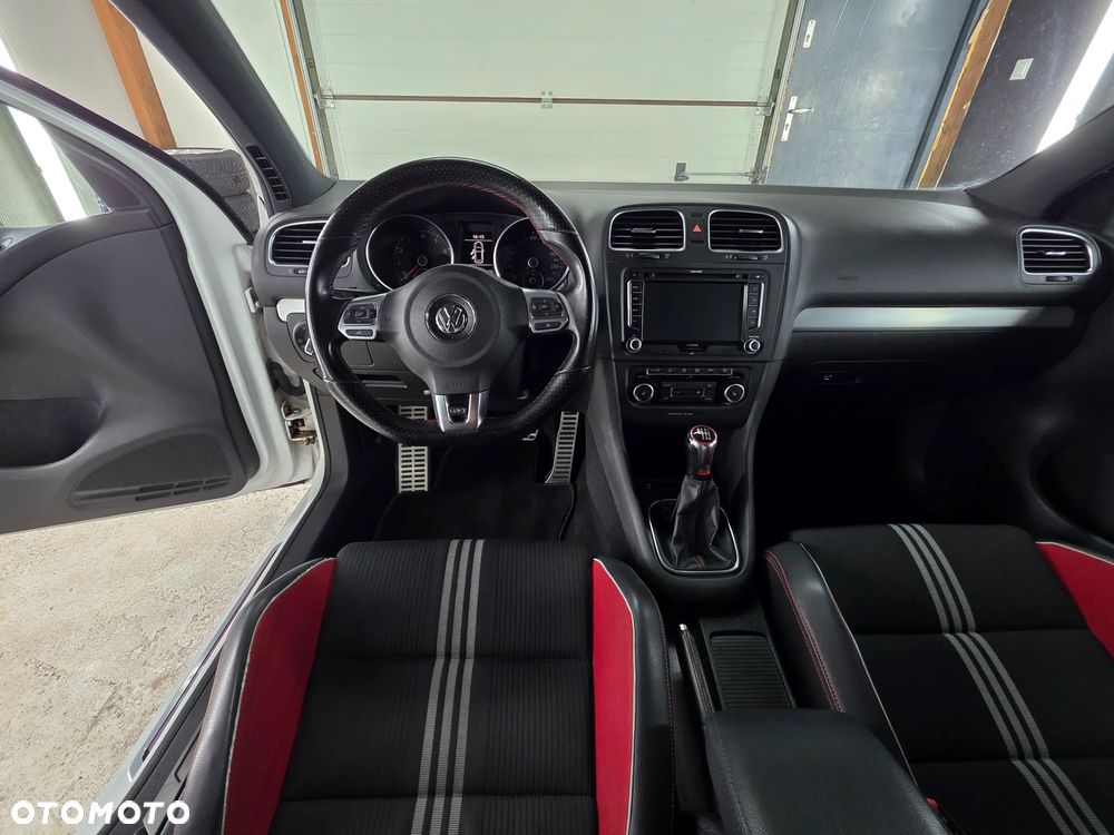 Volkswagen Golf 2.0 GTI adidas - 10